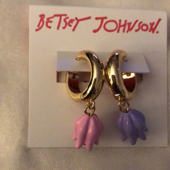 Betsey Johnson Gold Tone Huggie Hoop Earrings Mismatched Tulip Charm NWT - Picture 4 of 13
